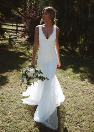 V Neck Ivory Lace Tulle Romantic Wedding Dress